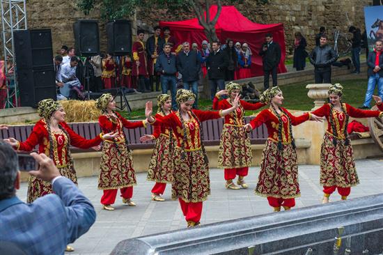 诺鲁孜节白天会举行各式各样的庆典活动。阿塞拜疆旅游局 图